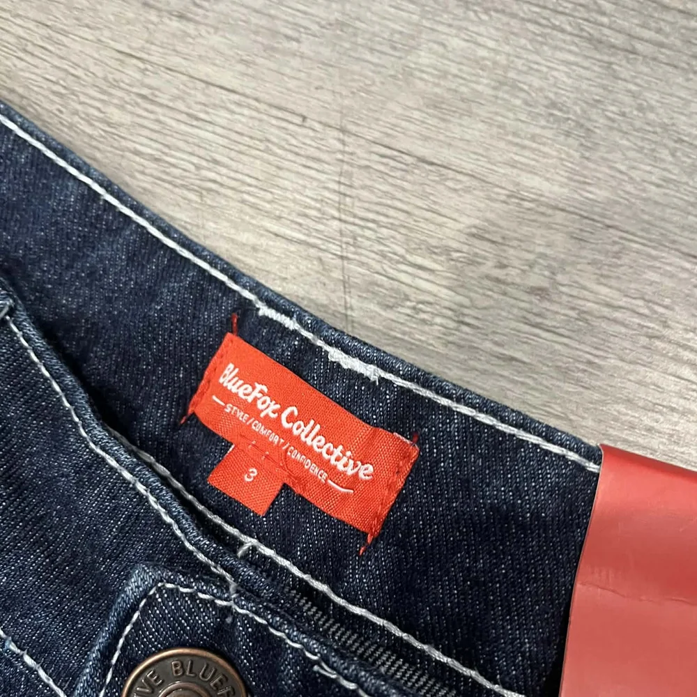 Women's Relaxed Fit Dark Blue Jeans